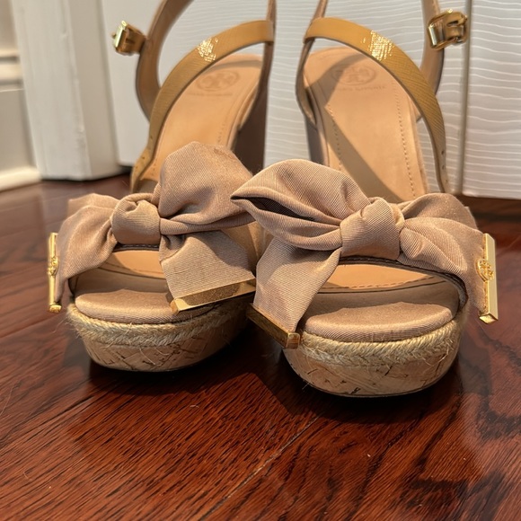 Tory Burch Wedges (Light Rose/Tan Color) Size 8.5 - Picture 3 of 12